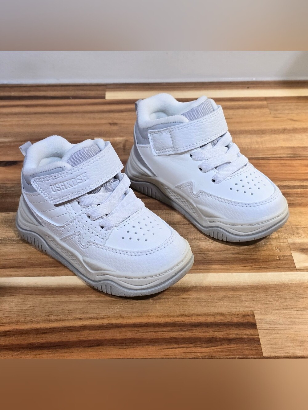Brand New OshKosh Carter's White Hightop Sneakers Toddler Boy Size 6 Velcro